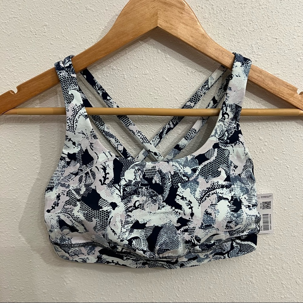 NWT lululemon athletica Energy Bra sz 4 Blue Floral Print